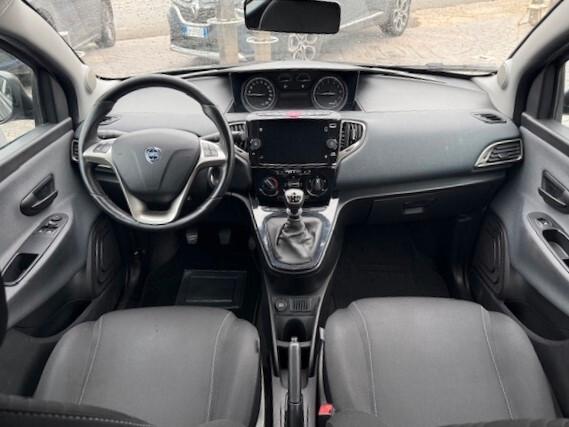 Lancia Ypsilon 1.0 FireFly 5 porte S&S Hybrid Ecochic Gold