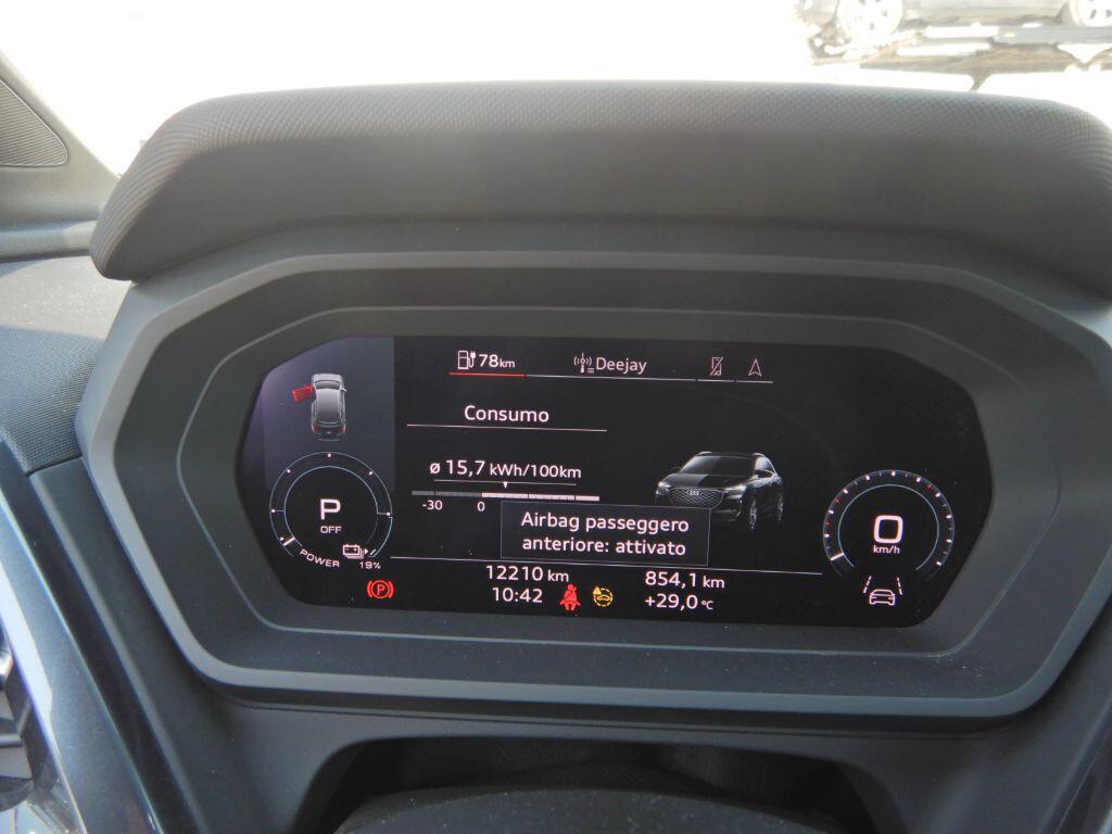 Audi Q4 45 e-tron S line Matrix ACC