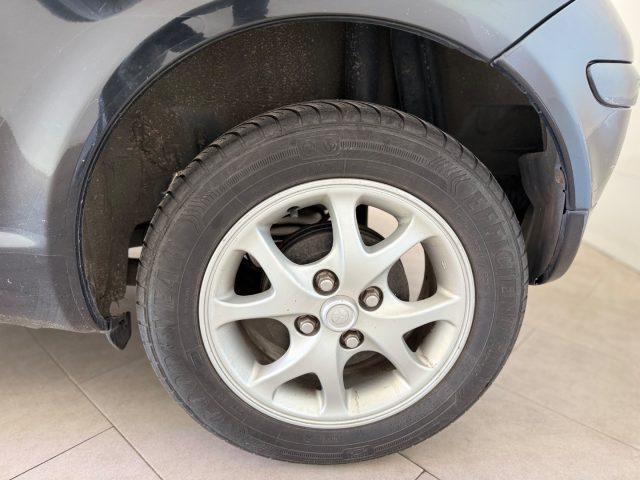 TOYOTA Yaris 1.3i 16V cat 3 porte Sol