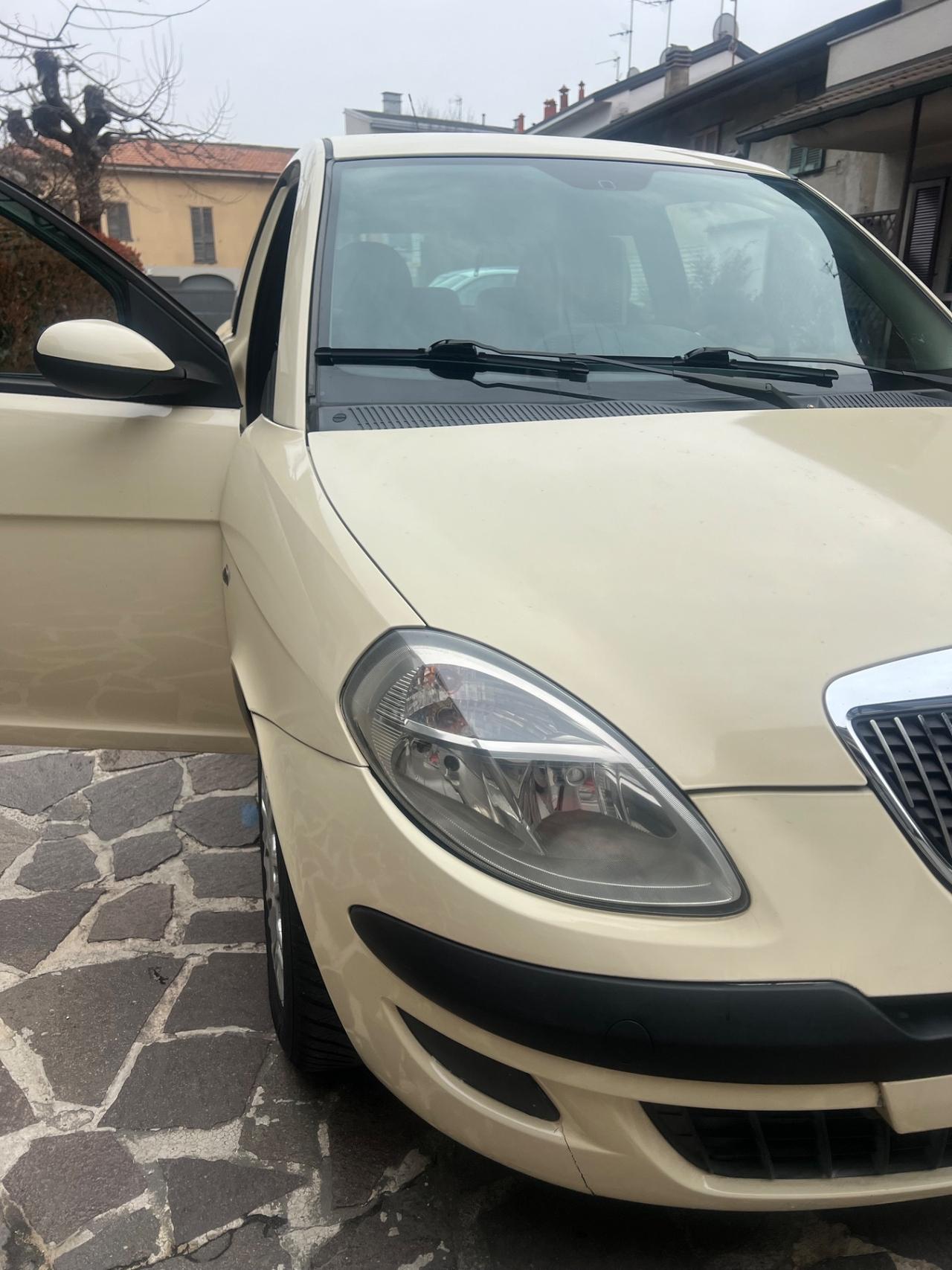 Lancia Ypsilon 1.4 Platino