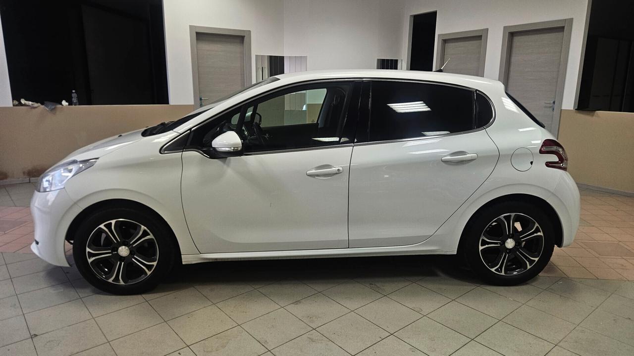 Peugeot 208 1.4 HDi 68 CV 5 porte Allure