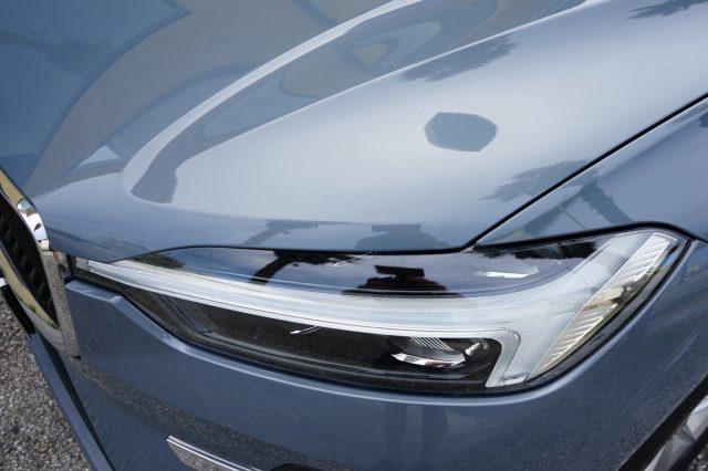 VOLVO XC60 B4 (d) automatico Momentum AWD UFFICIALE