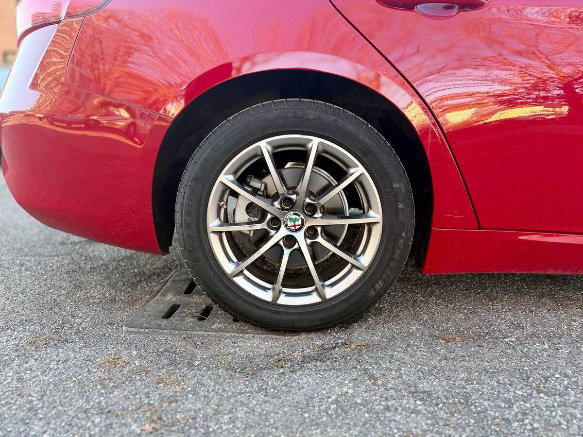 Alfa Romeo Giulia 2.2 t Giulia 150cv