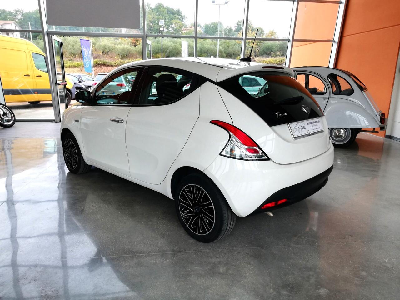 Lancia Ypsilon 1.0 FireFly 5 porte S&S Hybrid Ecochic Silver Unico Proprietario