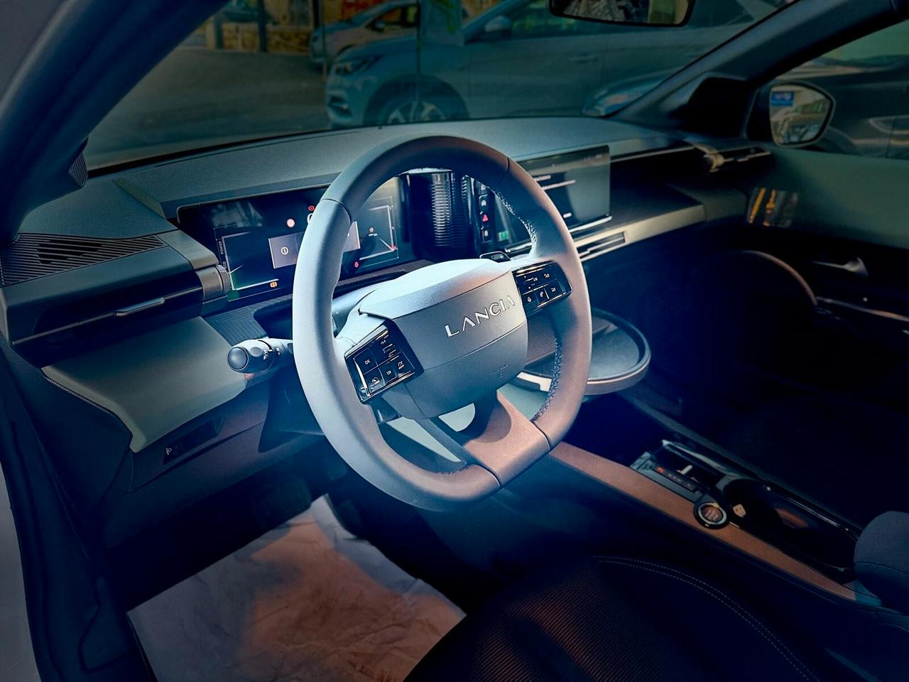 Lancia Ypsilon Hybrid e-DCT
