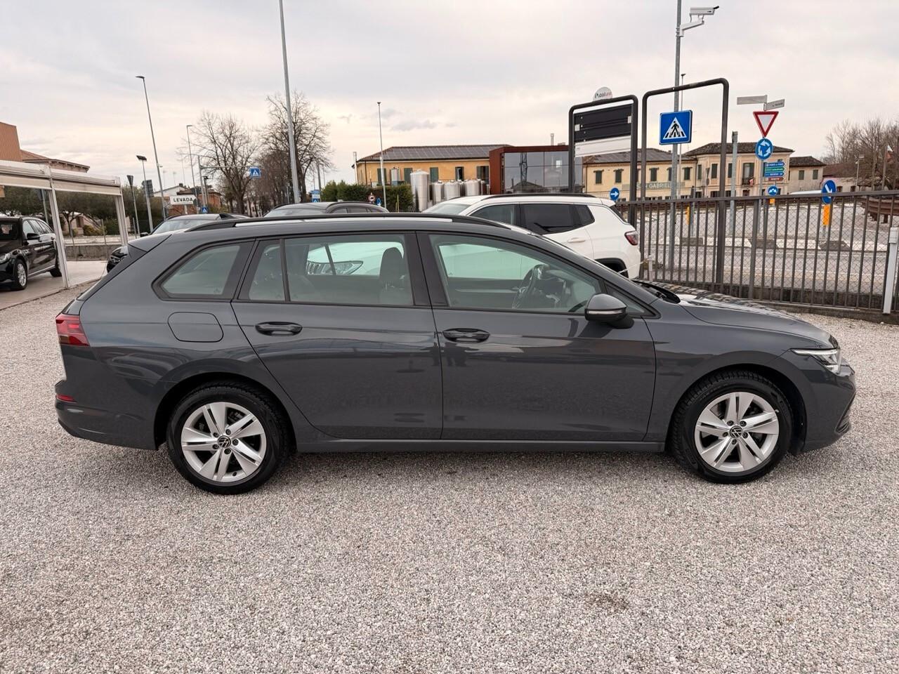 Volkswagen Golf Variant 2.0 TDI 116 CV DSG Life (display digitale - fari Led pacchetto luci)