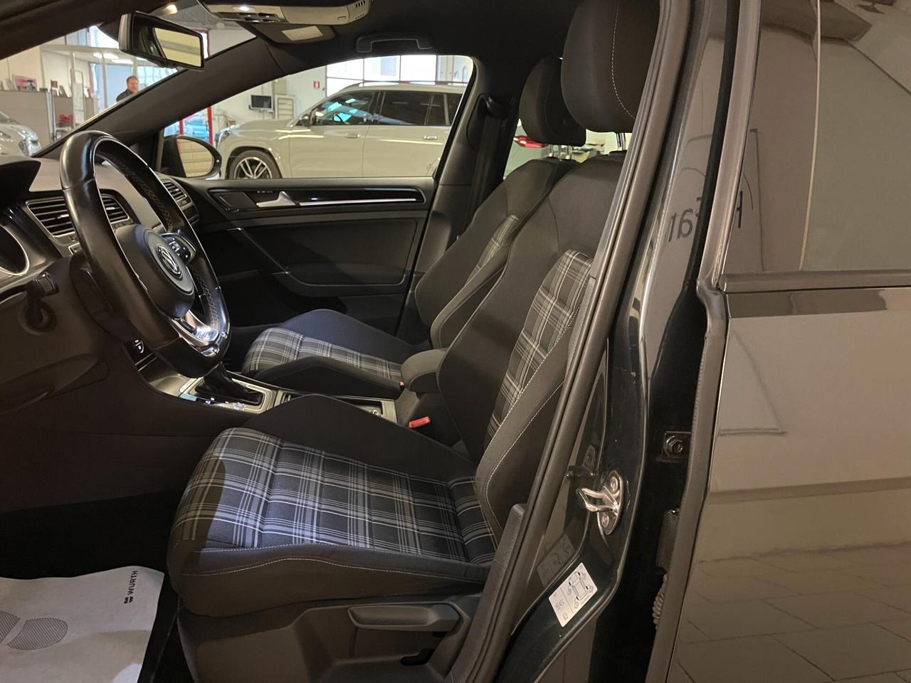 Volkswagen Golf GTD 2.0 TDI 184cv DSG-LEGGI SOTTO