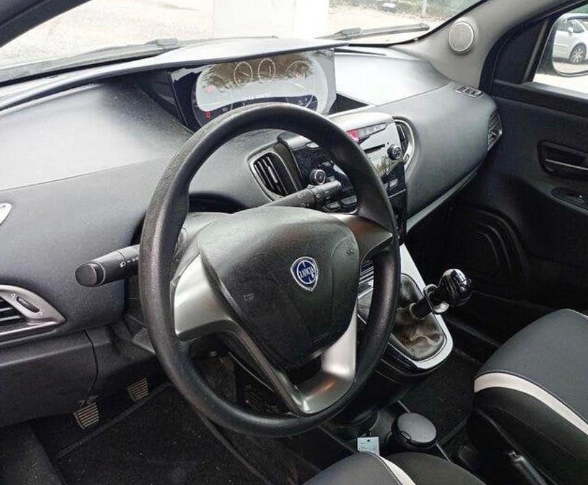 Lancia Ypsilon 0.9 TwinAir 85 CV 5 porte Metano Ecochic Elle