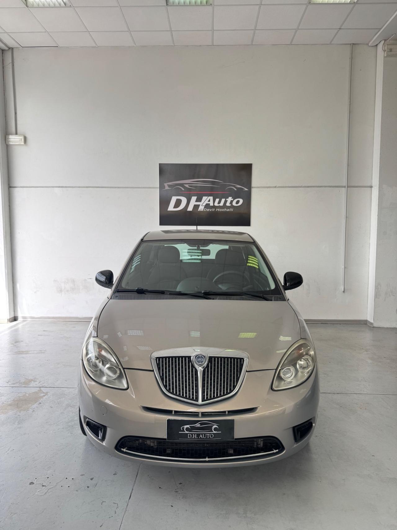 Lancia Ypsilon 1.2 69 CV Unyca
