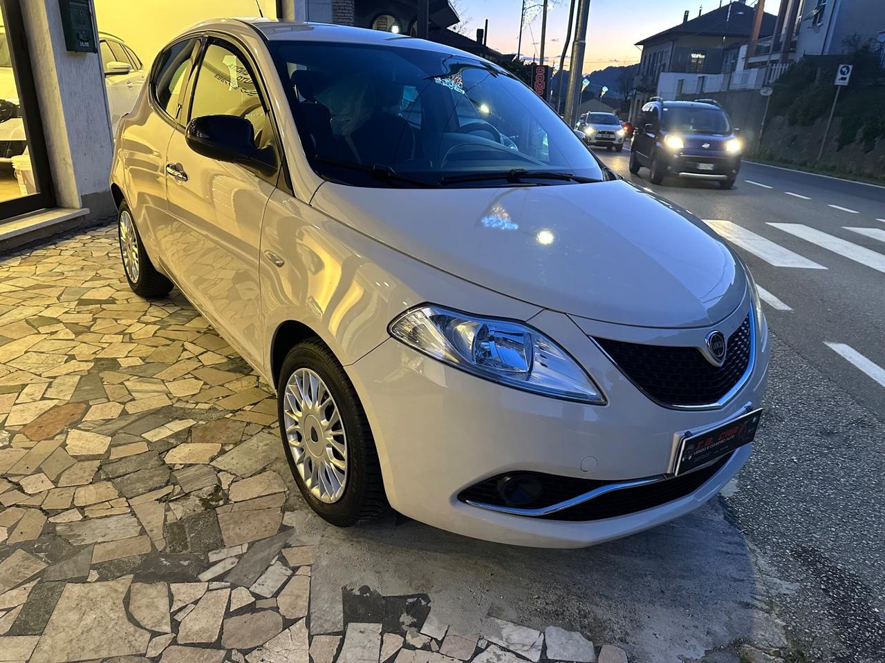 Lancia Ypsilon 1.3 MJT 16V 95 CV 5 porte S&S Silver