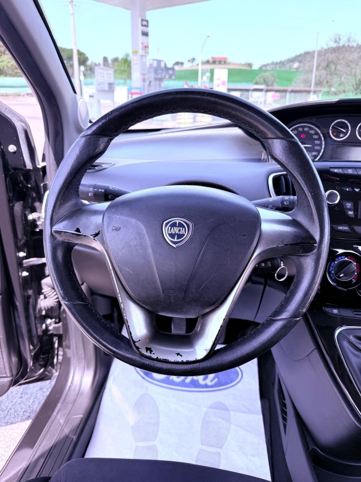 Lancia Ypsilon 1.3 MJT 16V 95 CV 5 porte Ok neopatentati