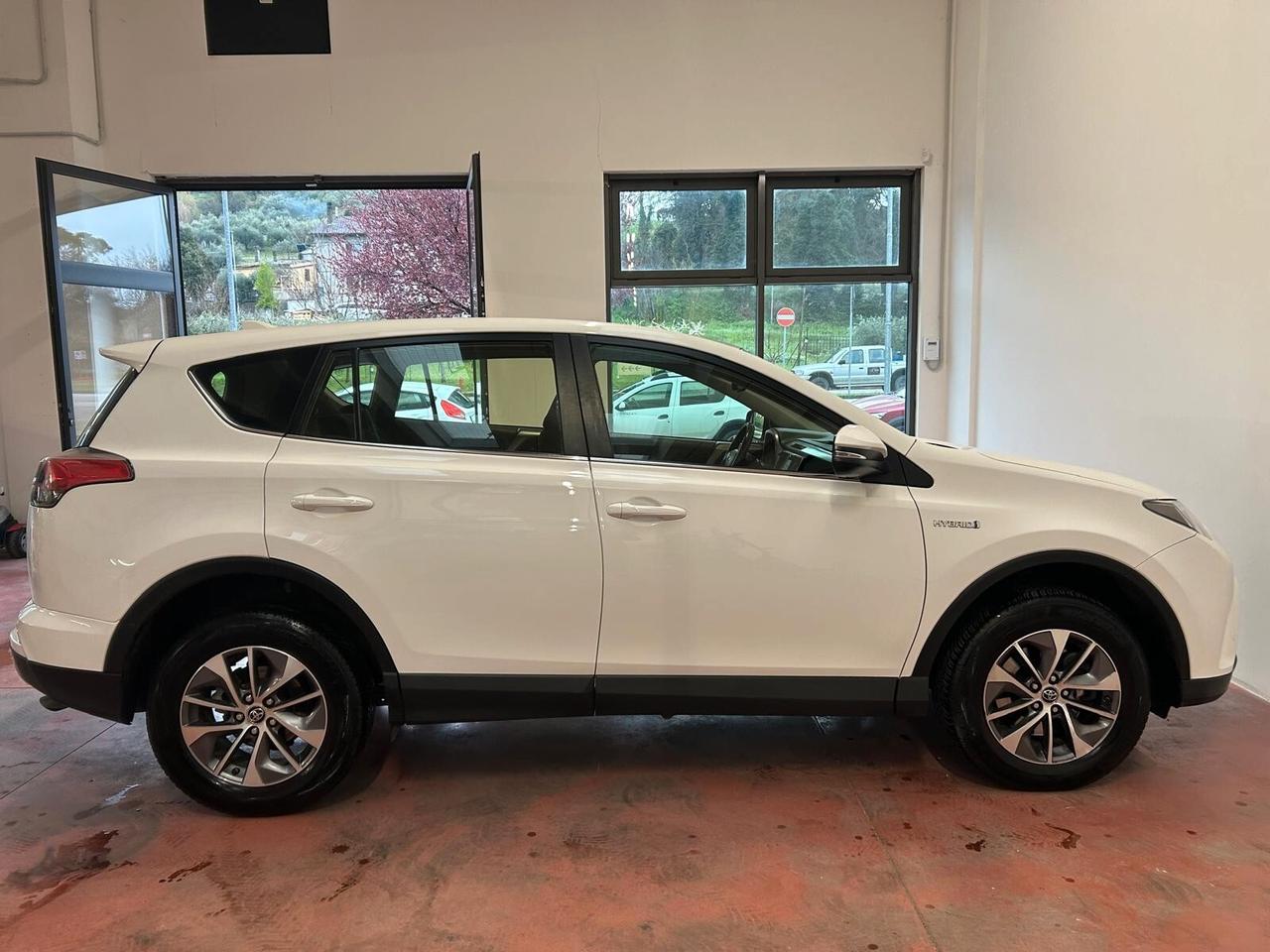 TOYOTA RAV 4 HYBRID-benzina CAMBIO AUT. 2.5 CV 155 con Km 146.696 garanzia 12 mesi