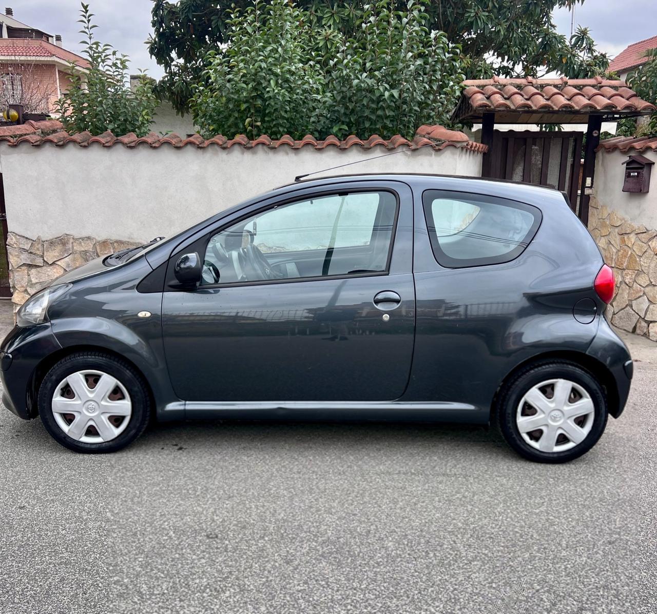 Toyota Aygo 1.0 12V VVT-i 3 porte neopatentati, ok