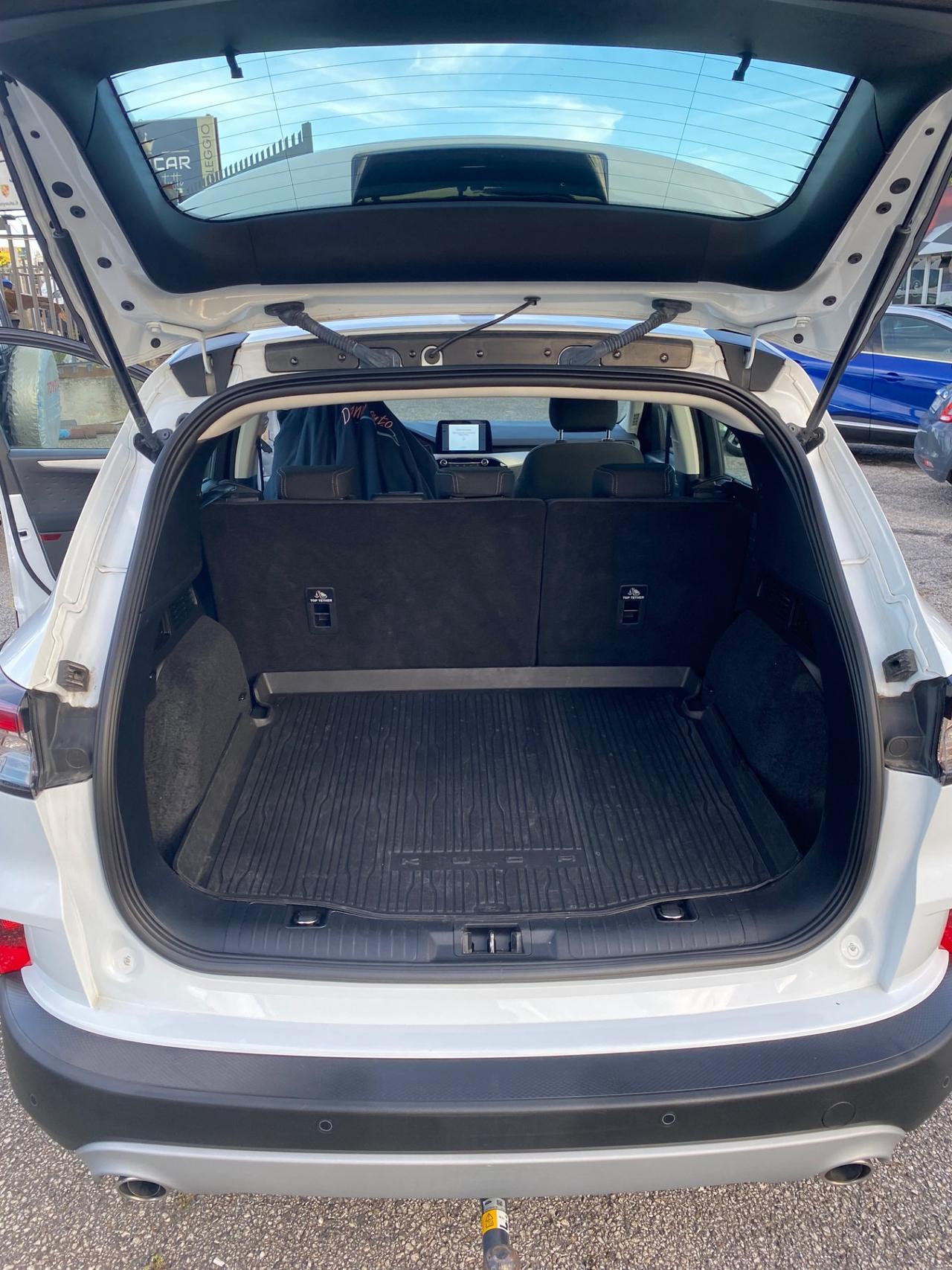 Ford Kuga 1.5 EcoBlue 120 CV 2WD gancio traino permute