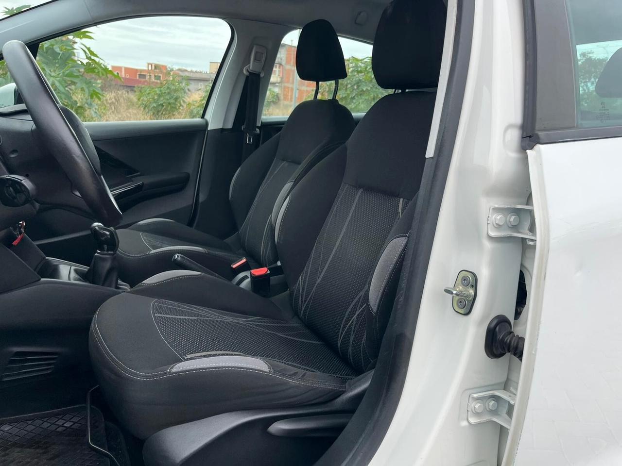 Peugeot 208 1.4HDI FULL NEOPATENTATI 2014