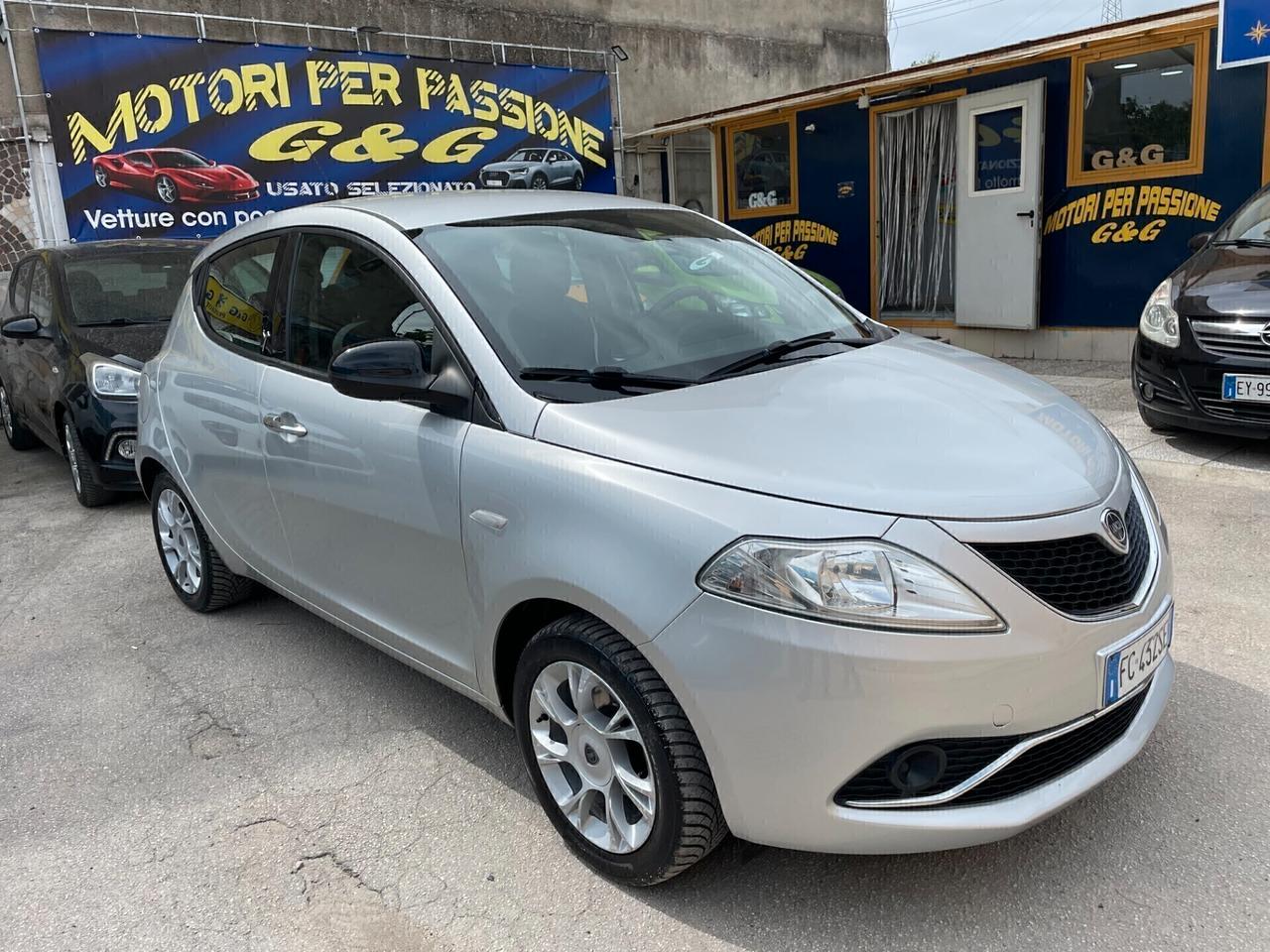 Lancia Ypsilon 1.2 69 CV 5 porte Gold