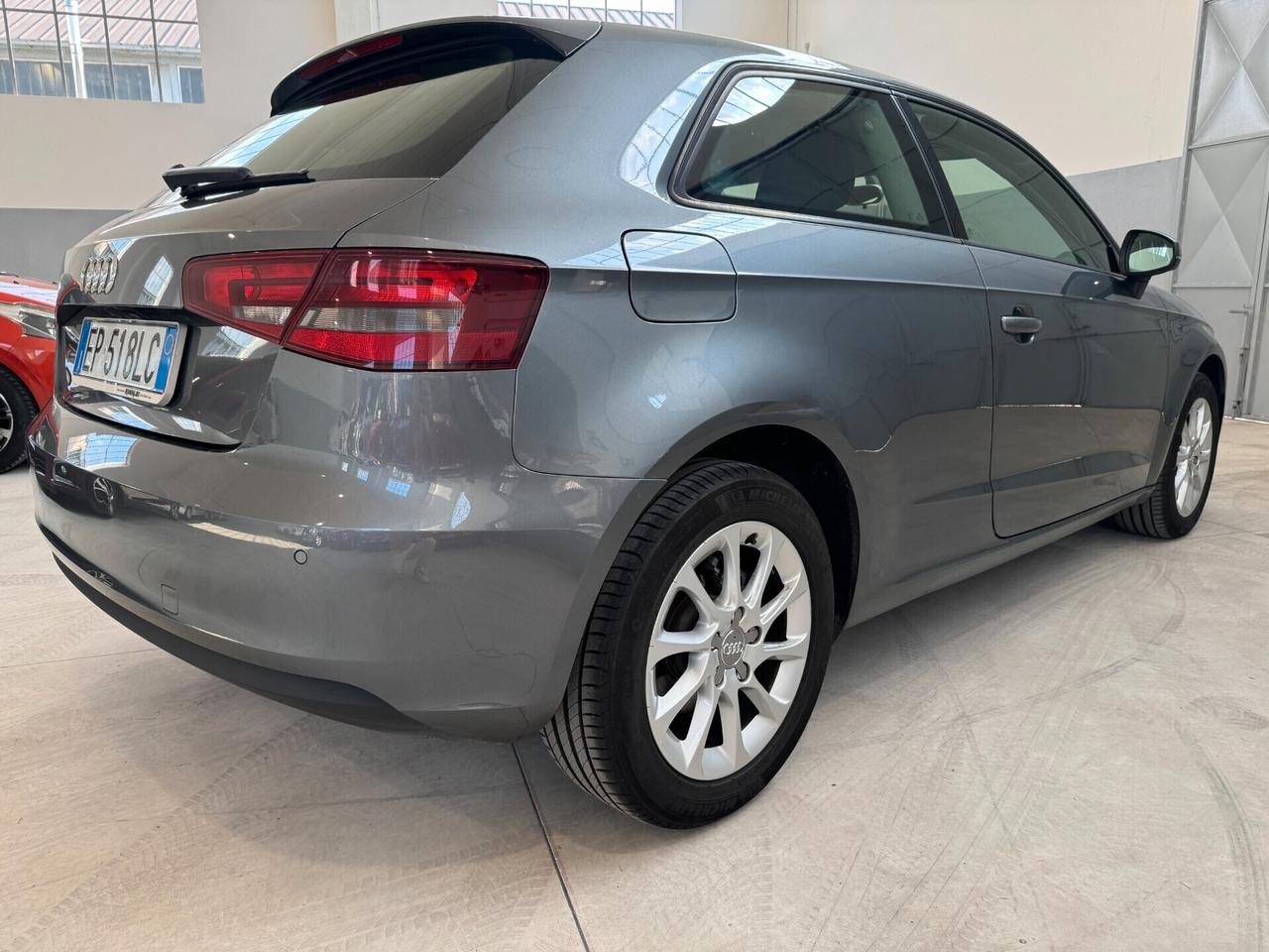 Audi A3 3P 1.6 TDI 105 CV YOUNG