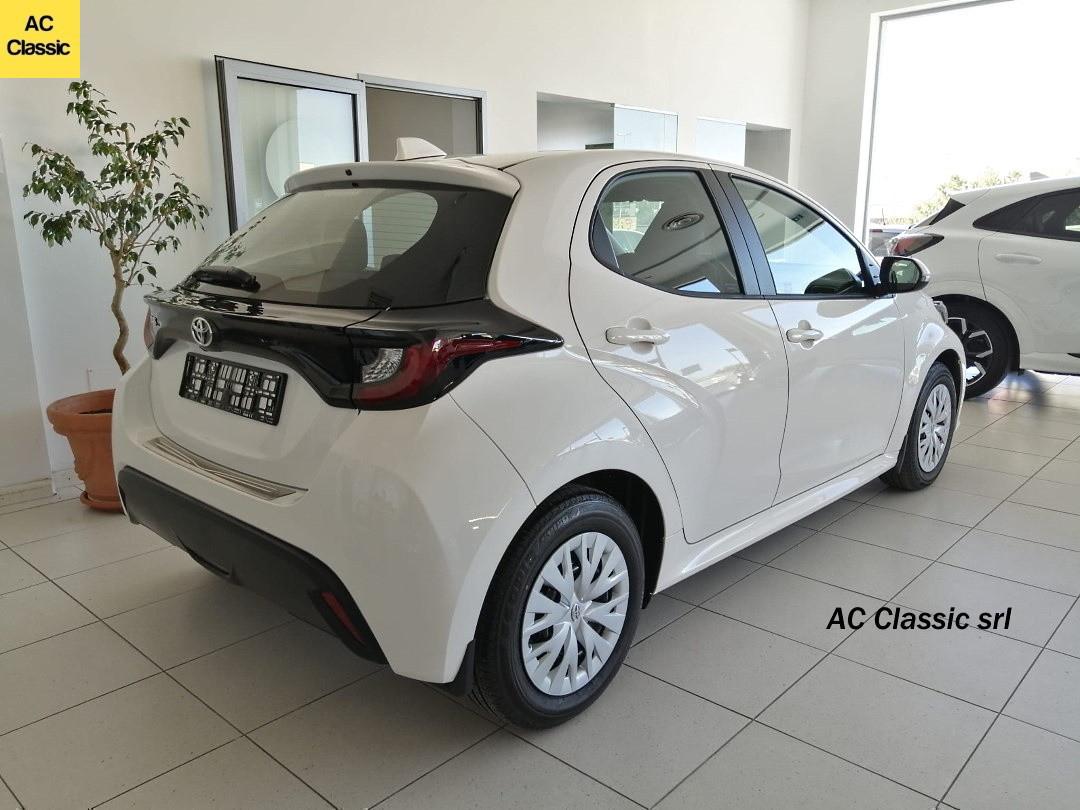 Toyota Yaris Active 1 .0 (72 cv)