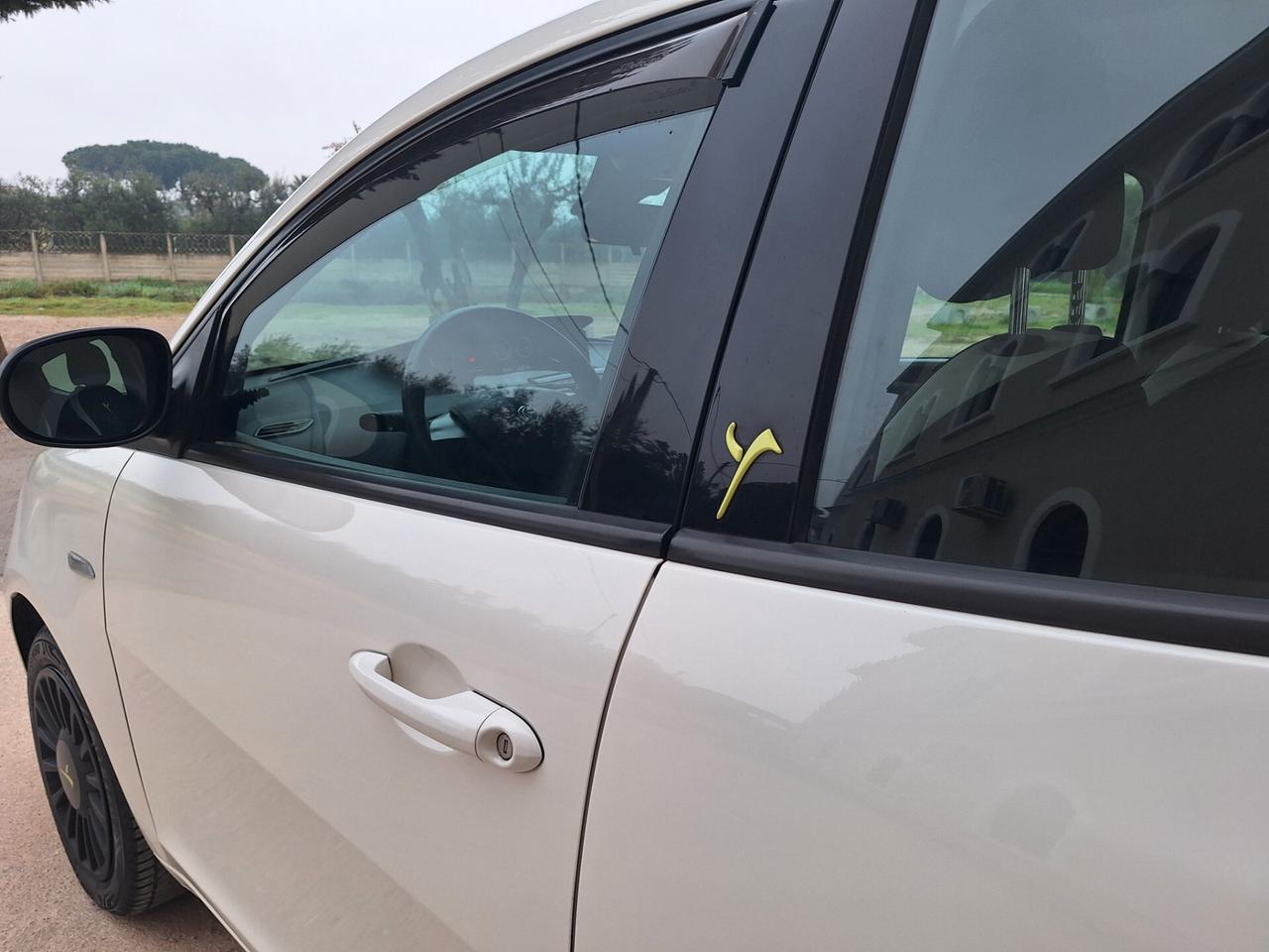 Lancia Ypsilon 1.2 5 porte Elefantino"PERFETTA"