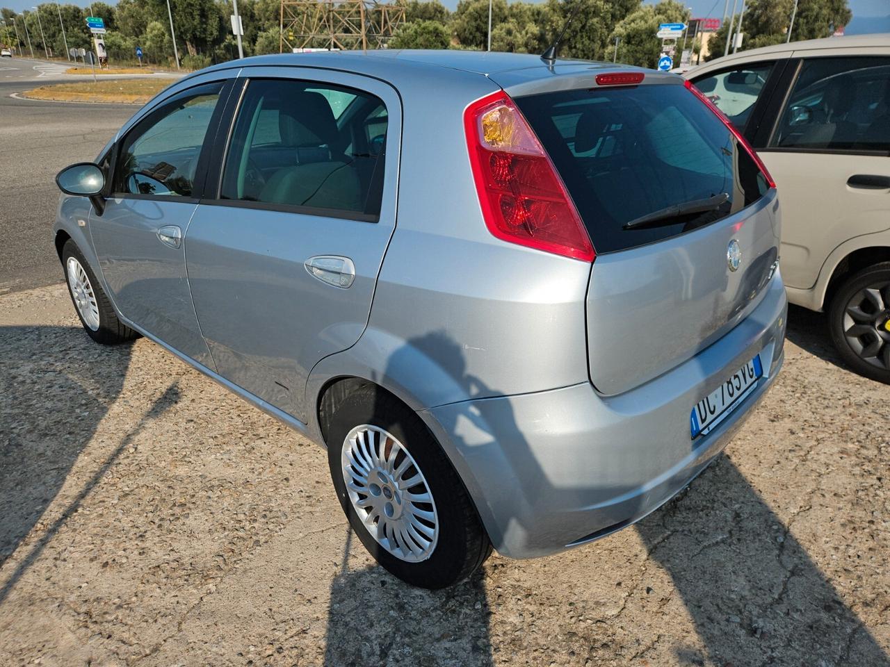 Fiat Grande Punto Grande Punto 1.3 MJT 75 CV 5 porte Dynamic Autocarro 4 Posti