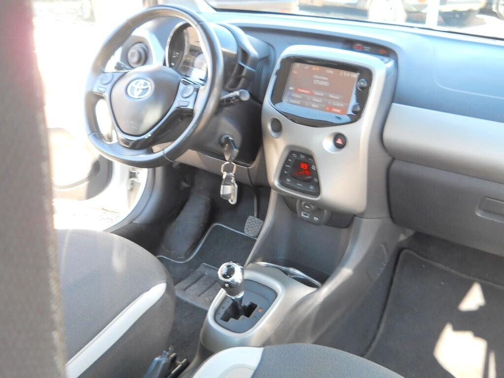 Toyota Aygo 1.0 VVT-i 69 CV 5 porte x-play MMT AUTOMATICA