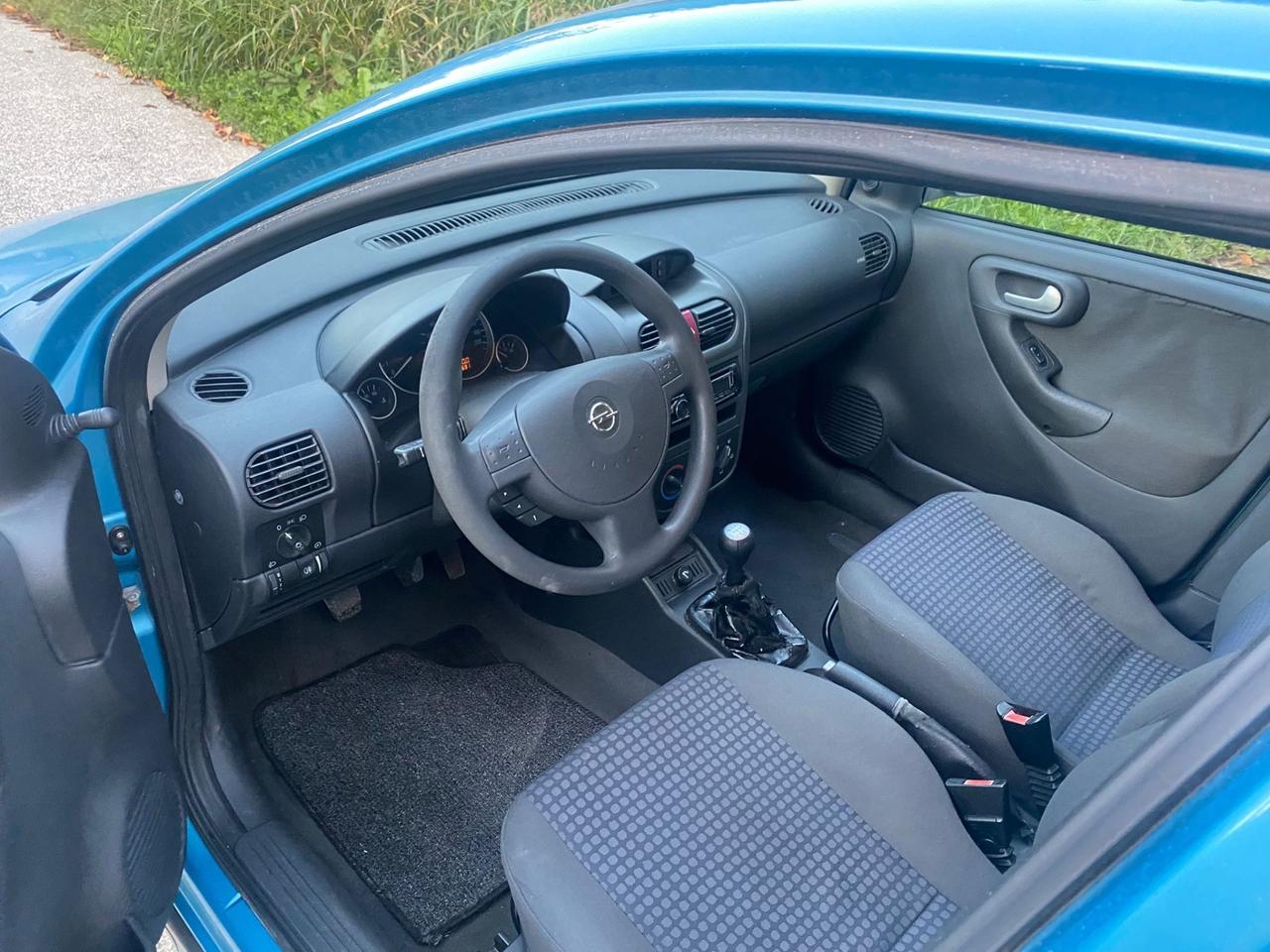 OPEL CORSA 1.7 DTI MOLTO BELLA E MOTORE INDISTRUTTIBILIE GUARDA