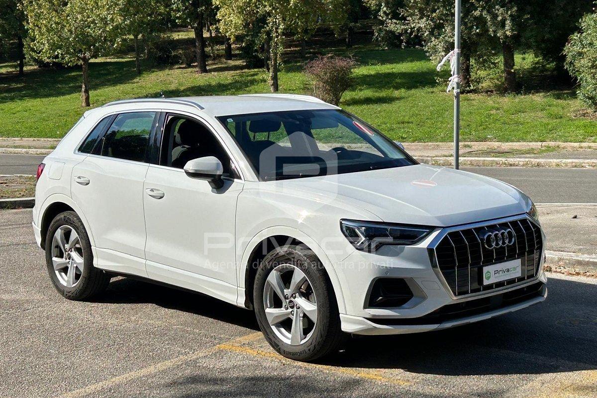 AUDI Q3 35 TFSI Business Advanced