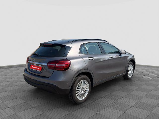 MERCEDES-BENZ CLA sse GLA GLA 200 d Automatic Business