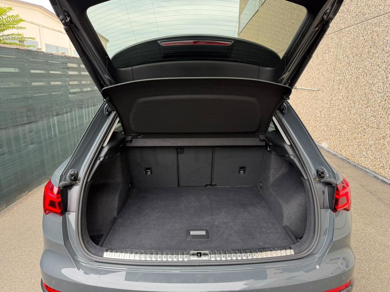 Audi Q3 40 TDI quattro S tronic Business