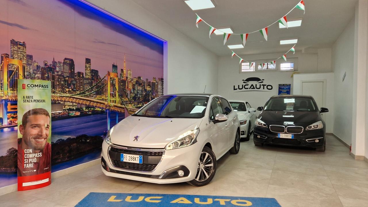 Peugeot 208 tetto panoramico