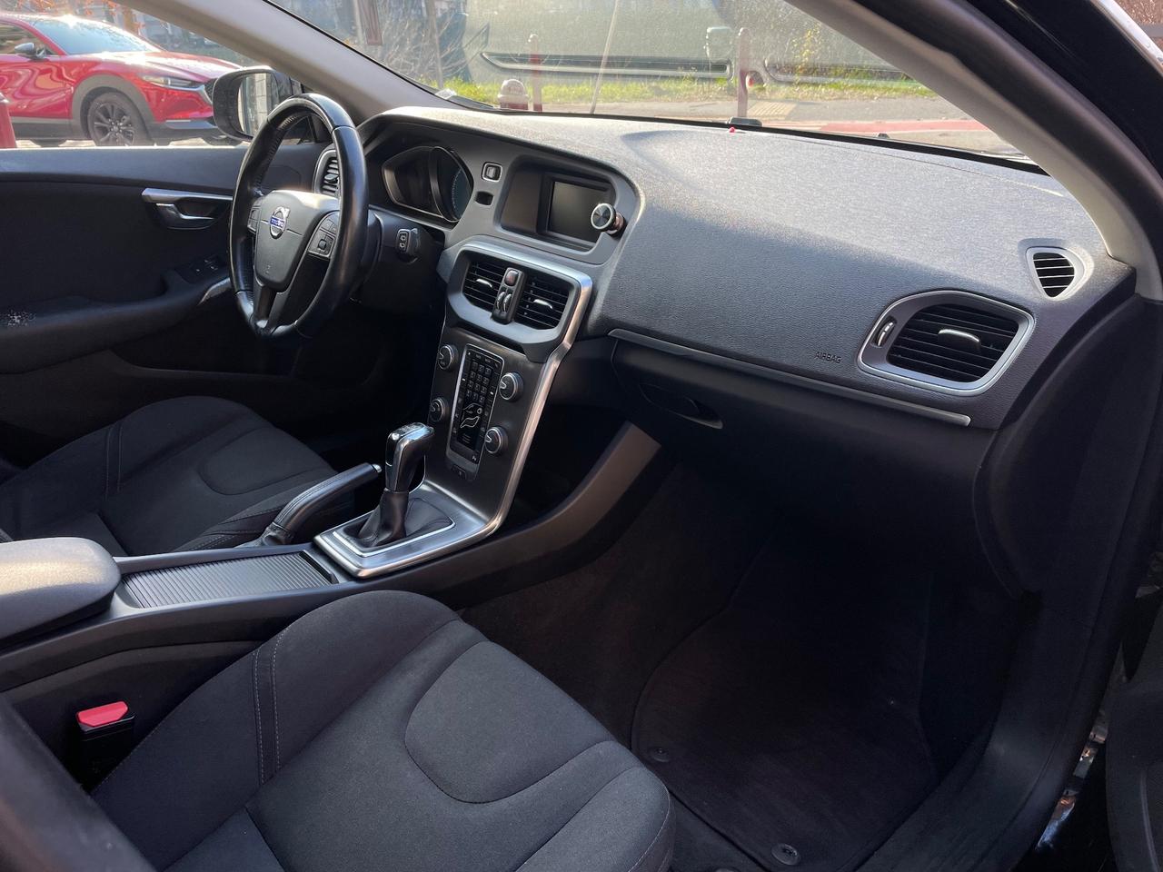 Volvo V40 2.0 D2 120cv MOMENTUM/GARANZIA 12 MESI