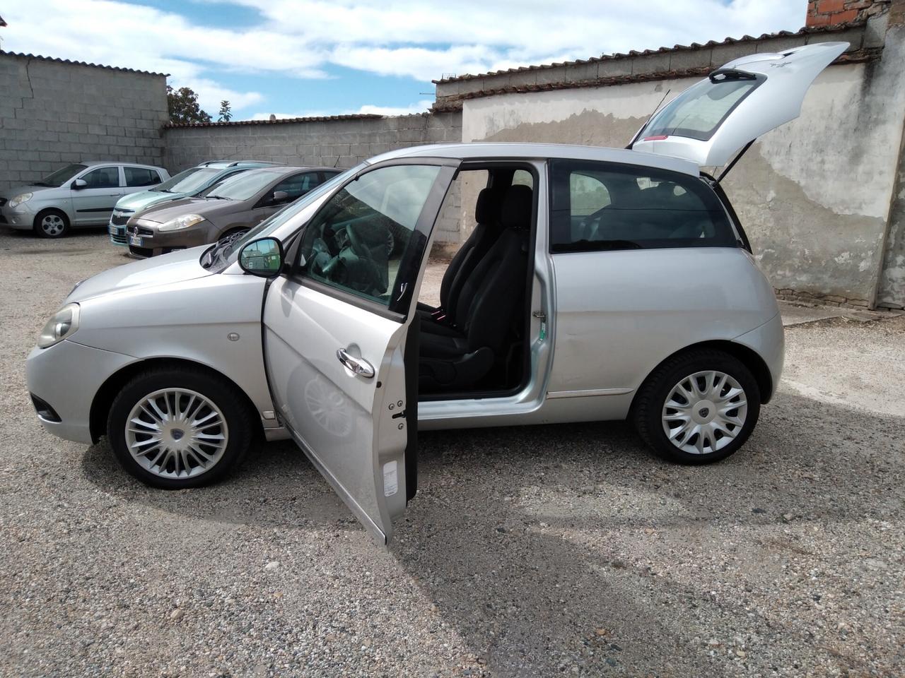 Lancia Ypsilon 1.3 MJT 75 CV Platinum x neopatentati