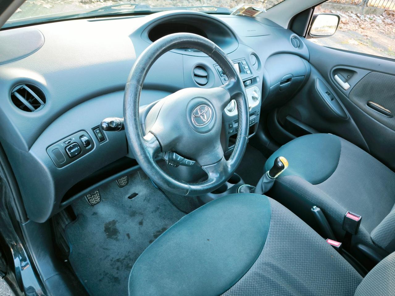 Toyota Yaris 1.0i 16V cat 5 porte Sol