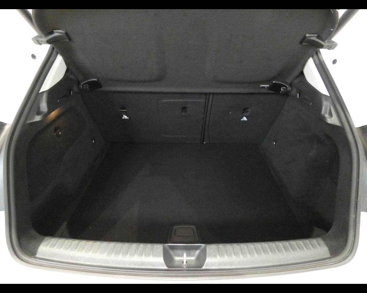 Mercedes-Benz GLA (X156) - GLA 200 d Automatic Business