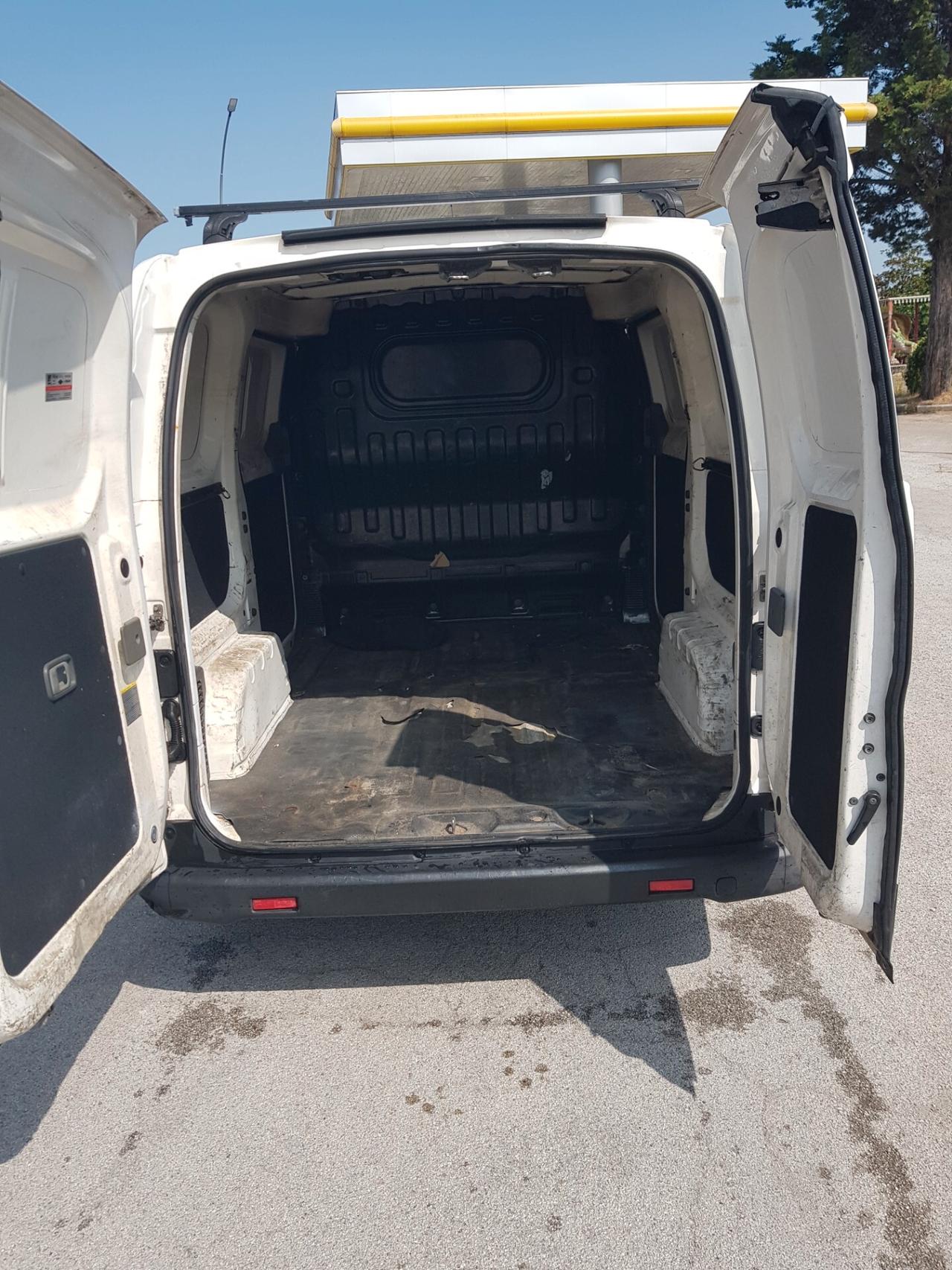 NISSAN Nv 200 1.5 diesel anno 2015