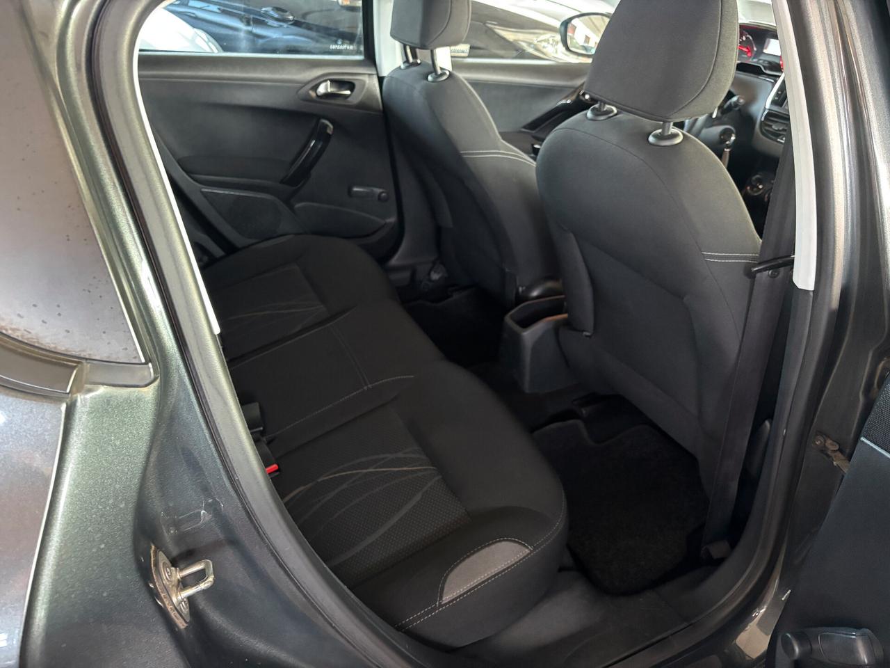 Peugeot 208 1.4 e-HDi 68 CV AUTOMATICA Active