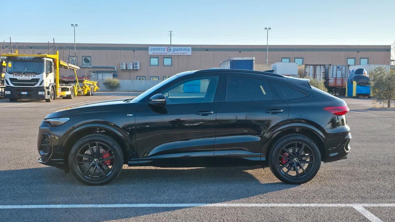 Audi Q5 SPB 2000 TD STRONIC SLINE NUOVA PRONTA CONSEGNA