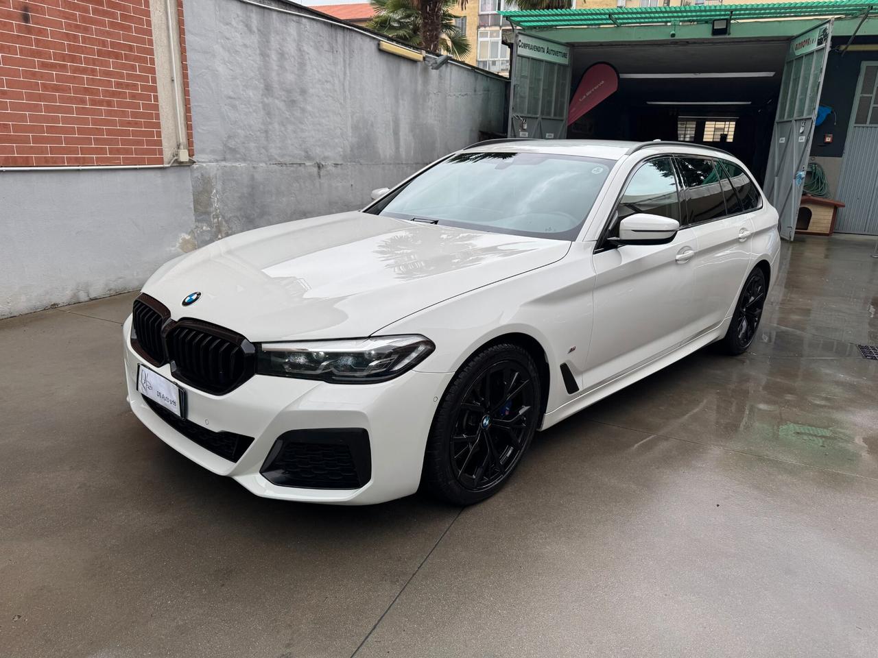 BMW 520 G31d Touring LCI mhev 48V xdrive Msport auto