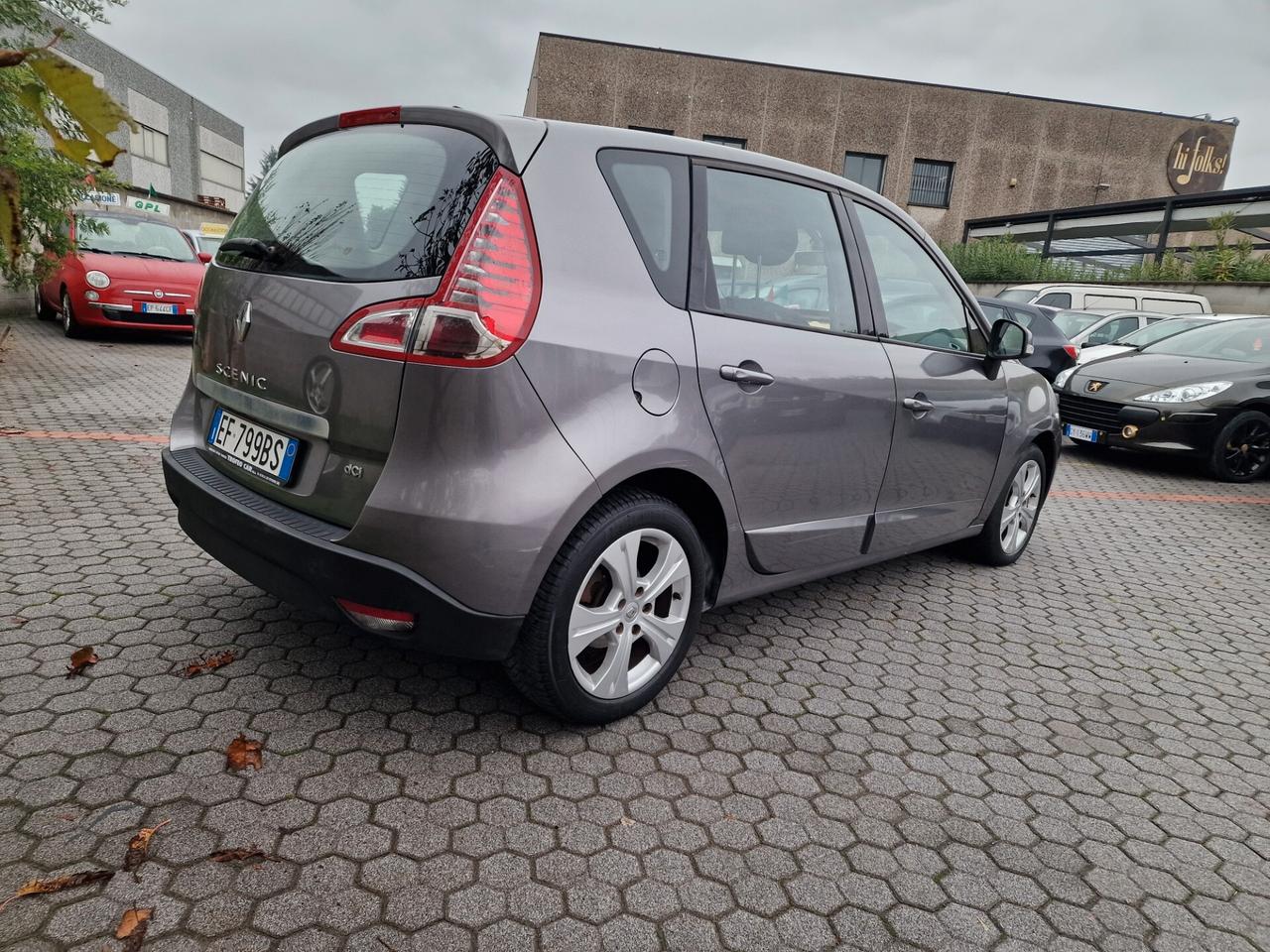 Renault Scenic 1.5 110CV euro 5A 2011