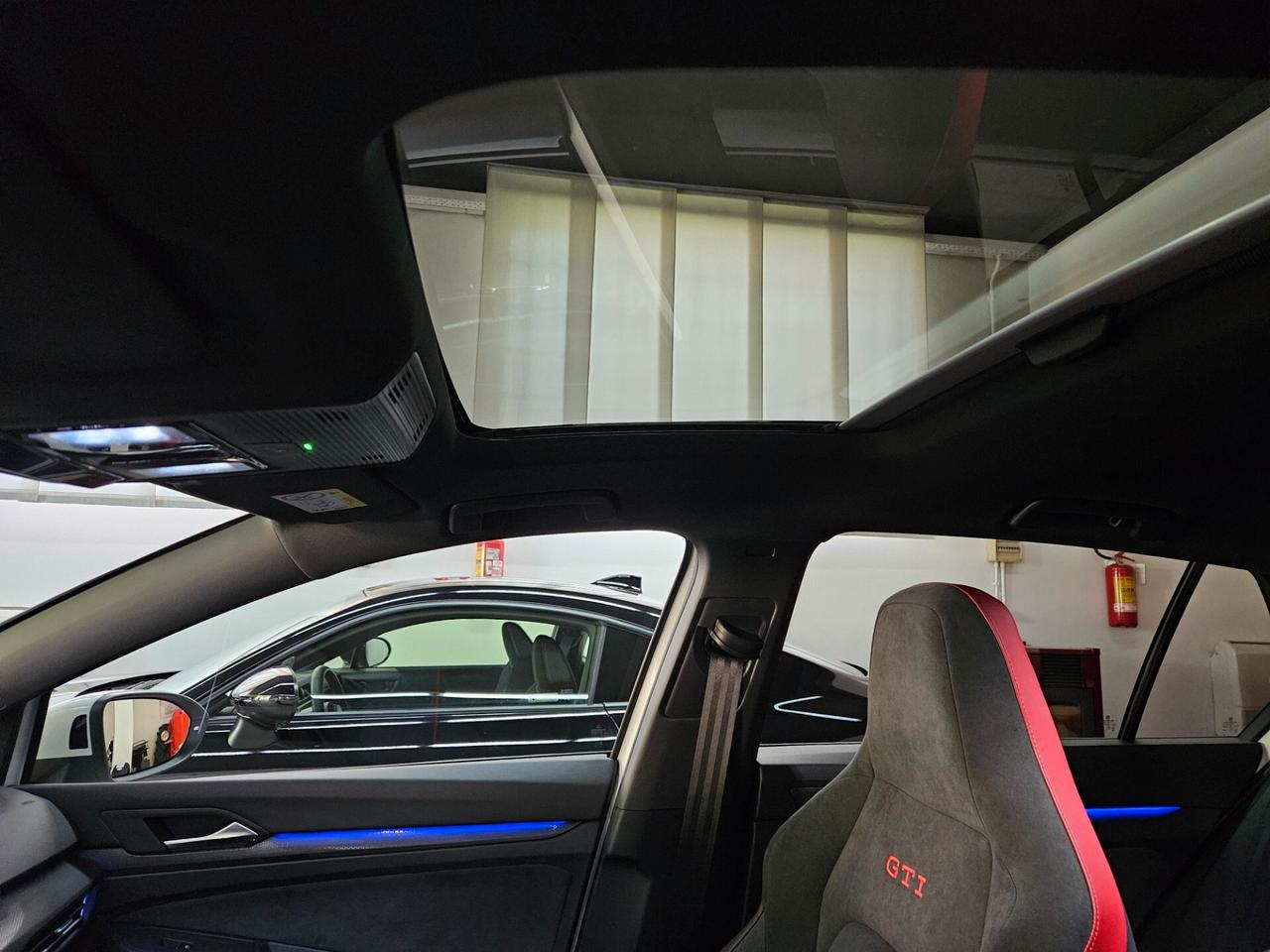 Volkswagen Golf GTI 2.0 TSI CLUBSPORT 300 CV - TETTO - IQ LIGHT - 19