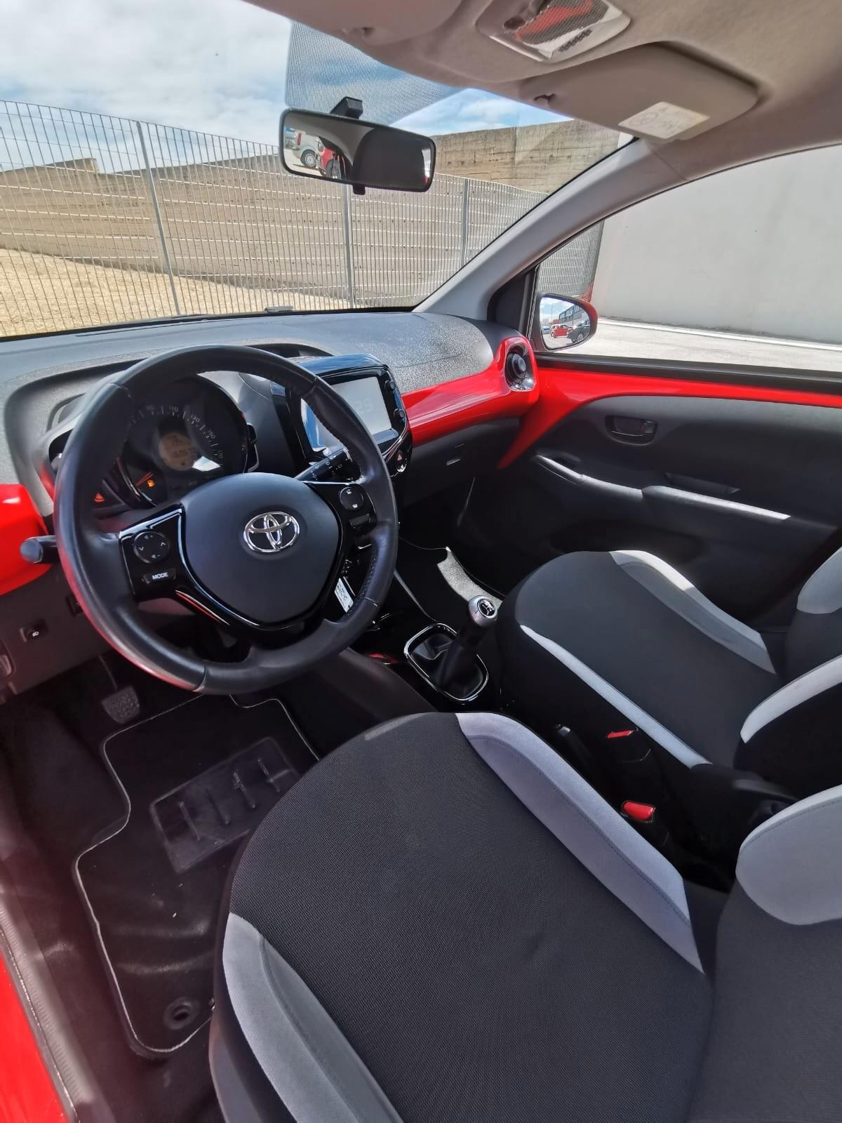Toyota Aygo 1.0 VVT-i 69 CV 5P. x-cool 2014