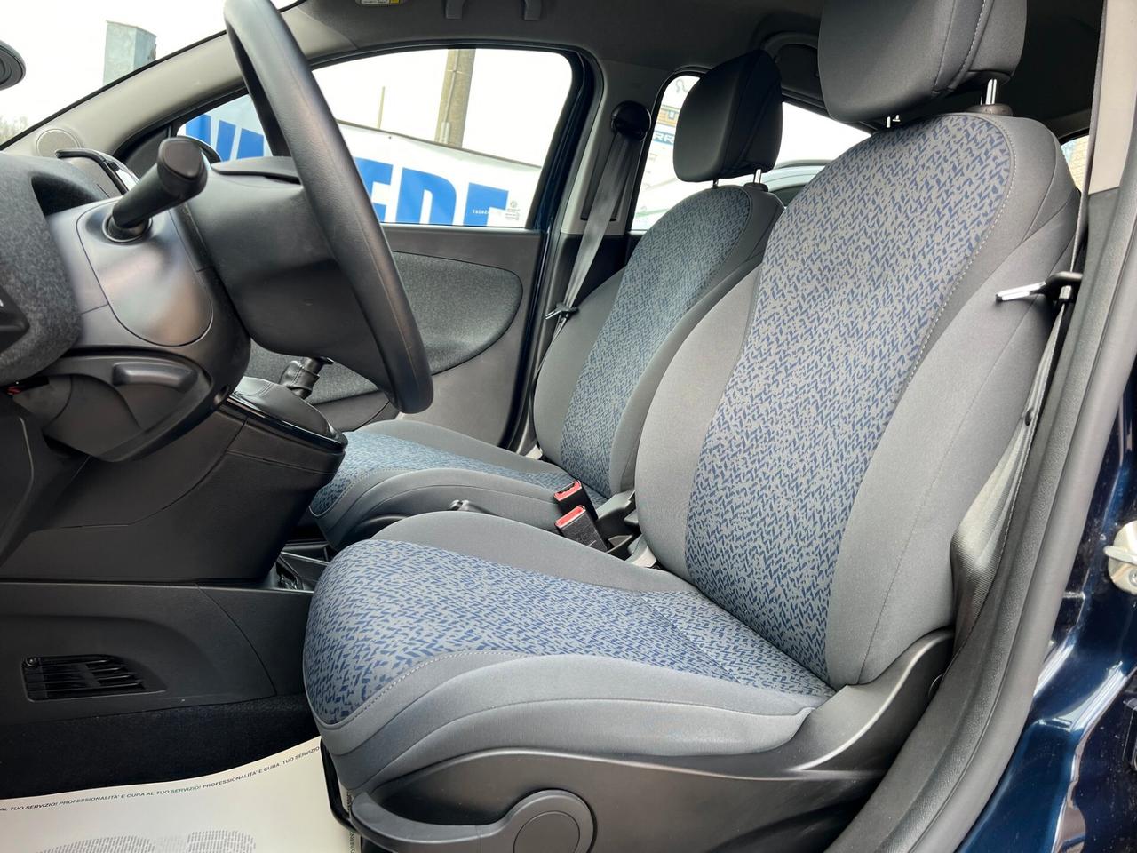 Lancia Ypsilon 1.0 FireFly 5 porte S&S Hybrid Ecochic Silver anche NEOPATENTATI