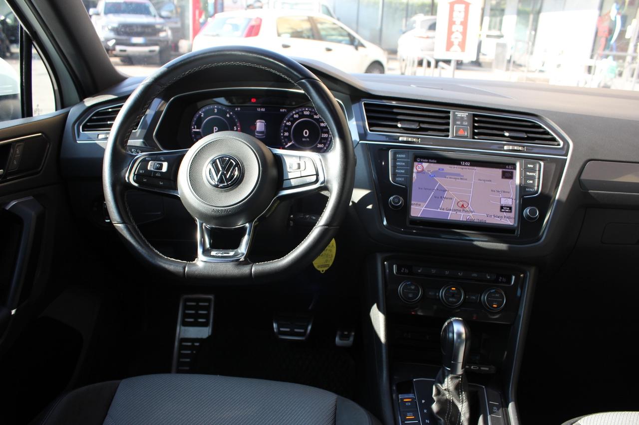 Volkswagen Tiguan 2.0 TDI DSG R-LINE PADDLE AL VOLANTE NAVIGATORE