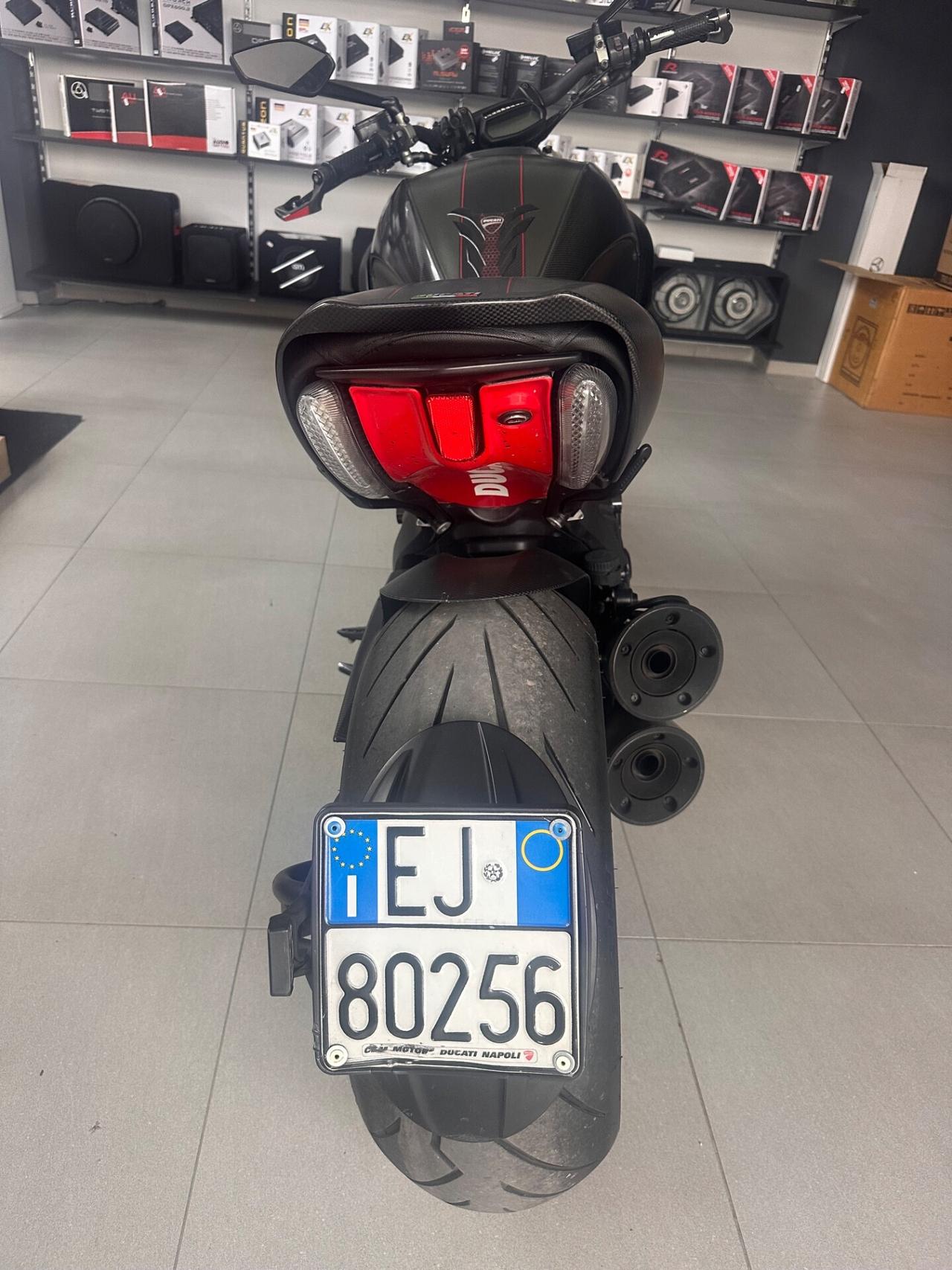 Ducati Diavel Carbon lux