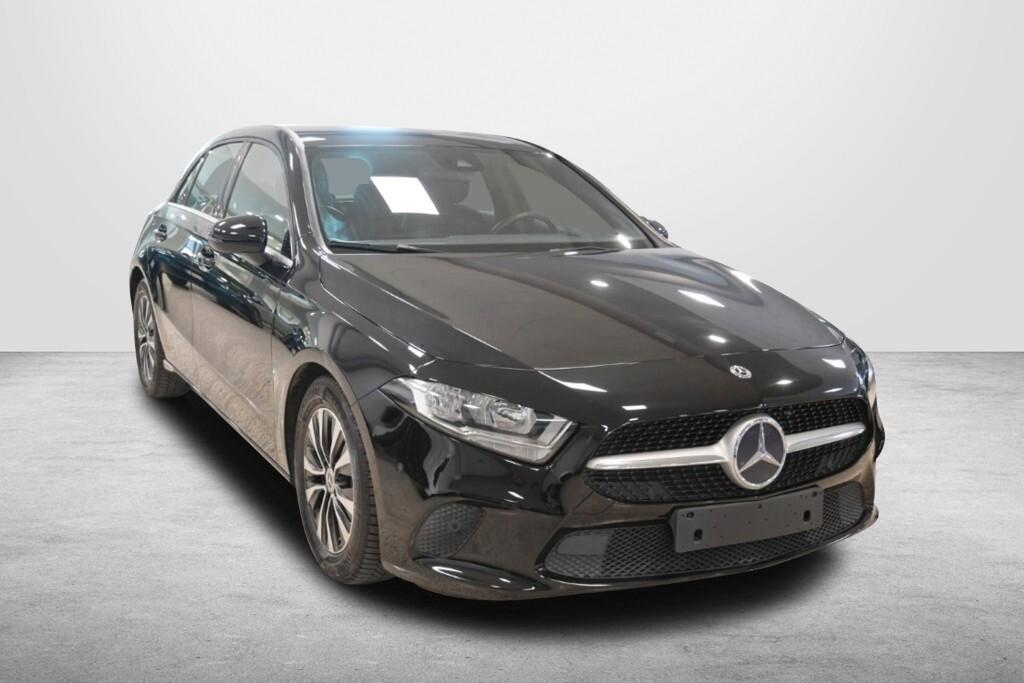 MERCEDES-BENZ A 160D 95CV BUSINESS SOLUTION 6M. ( PELLE - PARK ASSIST - TELECAMERA POST. - NAVI PREMIUM - CRUISE - NEOPATENTATI )