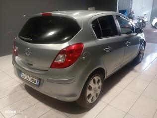 Opel Corsa del 2010 1200 benzina 110.000 km