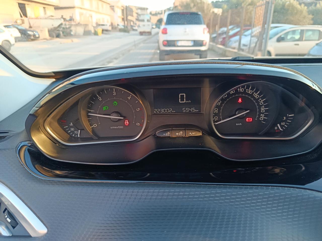 Peugeot 2008 BlueHDi 100 Active