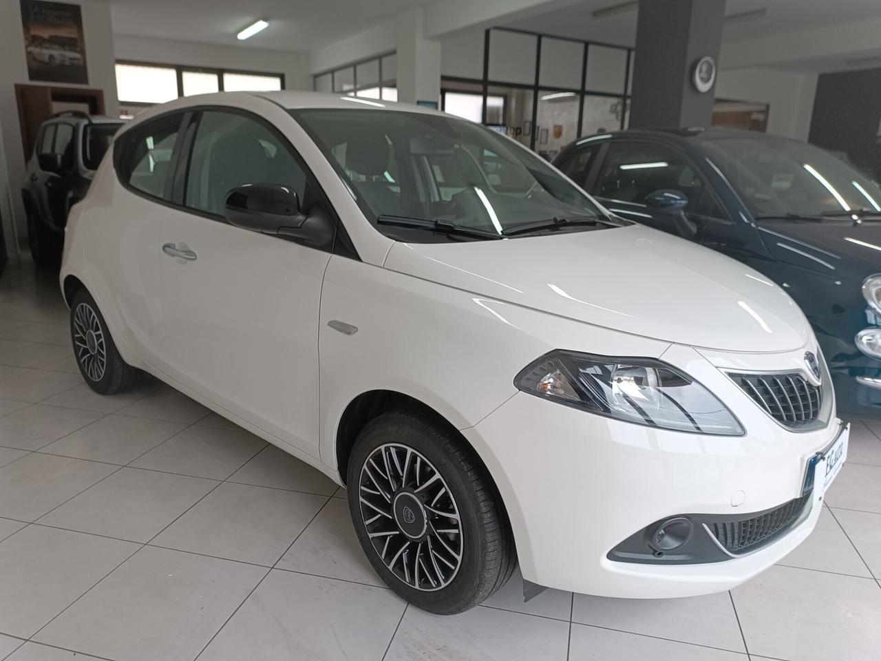 Lancia Ypsilon 1.0 FireFly 5 porte S&S Hybrid Platino