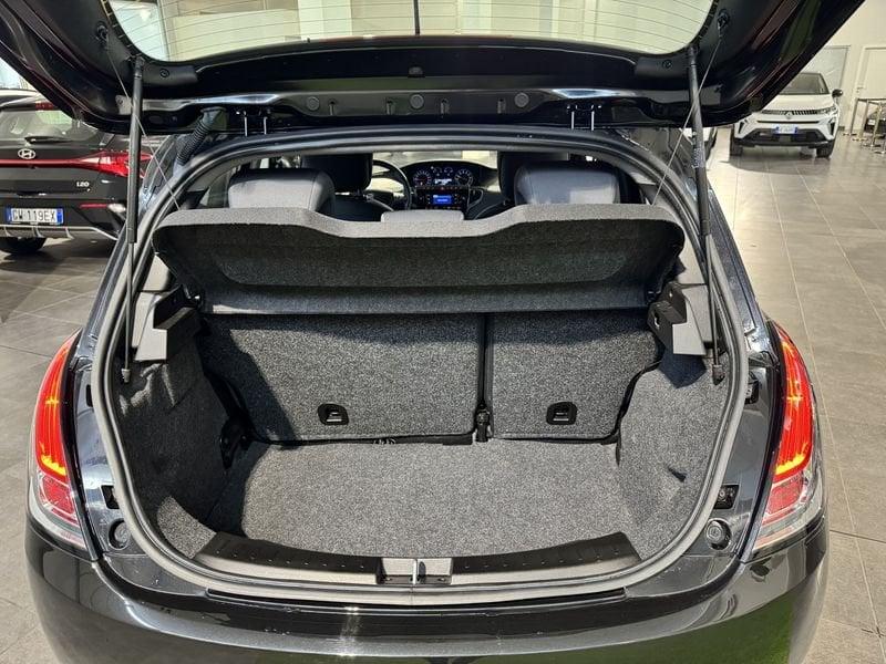 Lancia Ypsilon 1.0 FireFly 70cv Hybrid Silver