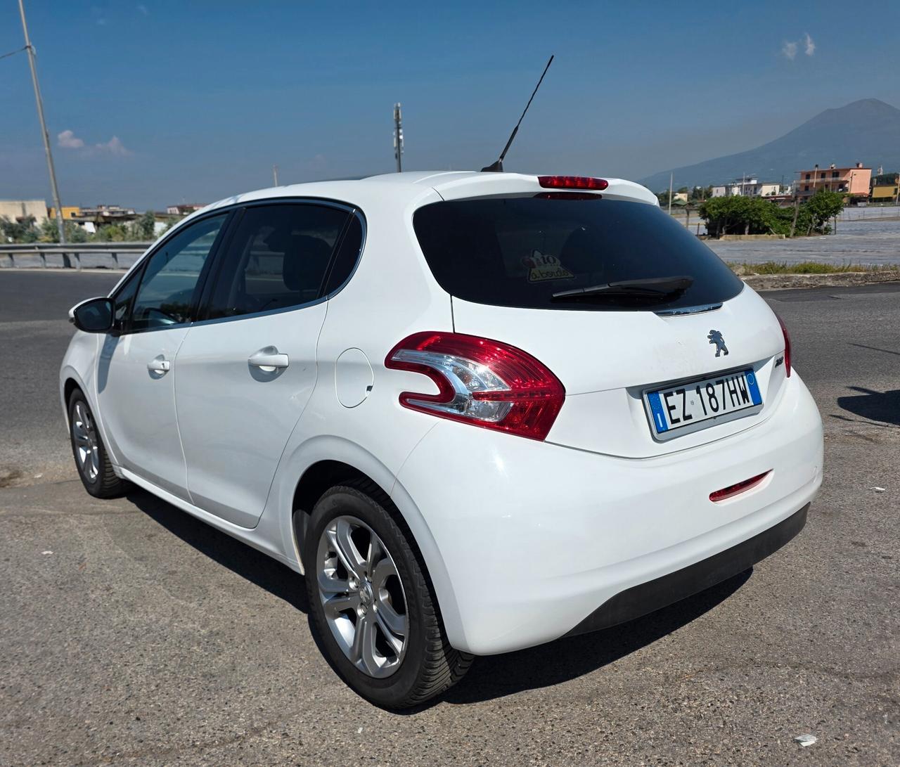 Peugeot 208 1.4 HDi 68 CV 5 porte Allure